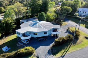 Tri-Living with Coastal Views Tamborine Mountain